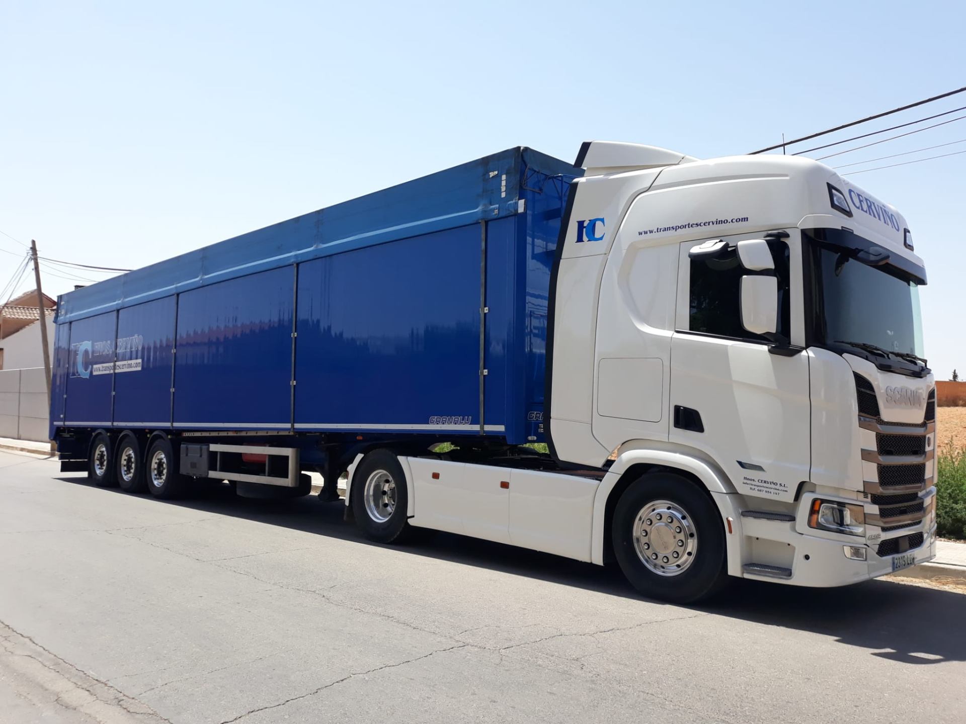Cabeza tractora Scania actual de Transportes Cerviño con semirremolque